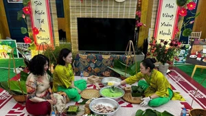 在2026年春季博览会上展示的各类产品中，扁米粽是最受关注的产品系列之一。（图片来源：越通社）