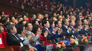 国家主席梁强出席 2026 年'家乡之春'特别文艺晚会。（水原 摄）