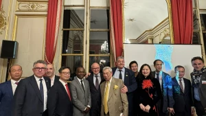 各位代表合影。（图片来源：baoquocte.vn）