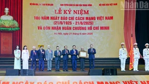 越南革命新闻日100周年纪念典礼暨胡志明勋章授勋仪式隆重举行【组图】