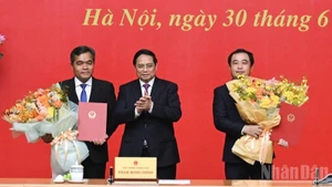 越南政府总理范明正任命两位省委书记担任副部长级职务。