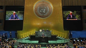 联合国秘书长安东尼奥·古特雷斯在纽约联合国总部的大会会议上发表讲话。（图片来源：新华社）