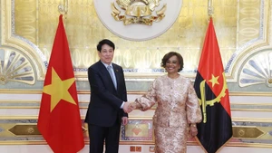 越南国家主席梁强会见安哥拉国民议会议长卡罗琳娜·塞凯拉。（图片来源：越通社）
