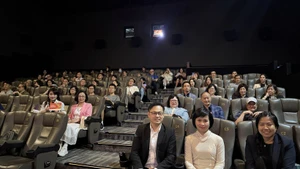 《桃花、河粉与钢琴》放映活动。（图片来源：越通社）