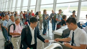 民众涌向河内观看九二阅兵 机票价格持续上涨。（图片来源：越通社）
