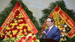 政府总理范明正在会上发表讲话。（陈海 摄）