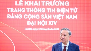 苏林总书记在越南共产党第十四次全国代表大会新闻网开通仪式开通仪式上发表讲话。（成达 摄）