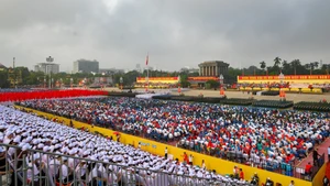 9月2日，庆祝八月革命胜利暨九·二国庆80周年阅兵与游行活动在河内巴亭广场及部分街道隆重举行。