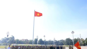 工兵队入陵瞻仰胡志明主席遗容。