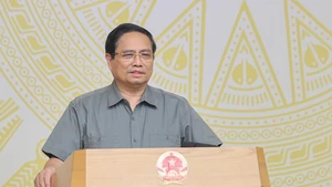范明正总理在会议上发表讲话。（图片来源：VGP）