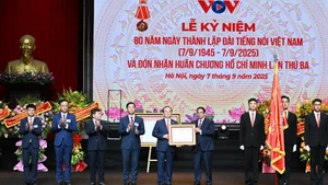《越南之声》第三次容果胡志明勋章。