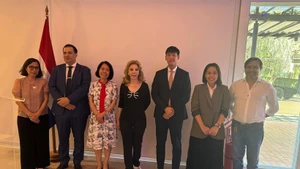 各位代表合影。（图片来源：越通社）