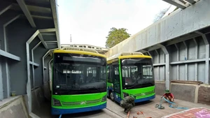 胡志明市：昆岛特别行政区首条公交线路投入运营。