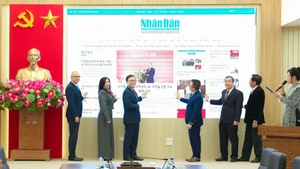 越南人民报网韩文版正式开通。