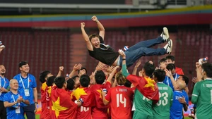 在韩国主教练金相植的带领下，越南U22国家男子足球队今年第三次成功夺得东南亚地区足球项目金牌。（图片来源：越通社）