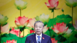 苏林总书记在大会上发表讲话。（图片来源：越通社）