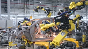 位于宁平省的现代成功汽车工厂生产线。