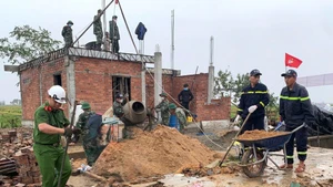 截至2025年12月21日，各地完成修缮受损房屋33200多间（完成率超95%）。