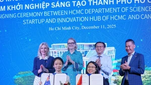 胡志明市科技局与世界领先的澳大利亚在线设计平台Canva签署战略合作协议。（图片来源：越通社）