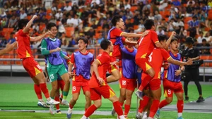 决战加时险胜泰国 越南U22队摘得第33届东运会桂冠。