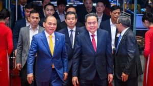 越南国会主席陈青敏前来出席2025年全球科学技术奖VinFuture颁奖典礼。