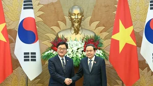 越南国会主席陈青敏和韩国国会议长禹元植。