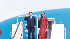 越南政府总理范明正偕夫人开始对科威特进行正式访问。（图片来源：越通社）