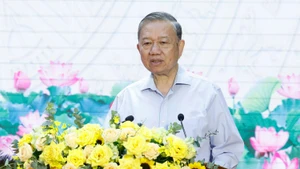 苏林总书记发表讲话。（图片来源：越通社）