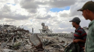 加沙地带汗尤尼斯冲突中损毁的建筑物。（图片来源：新华社/越通社）