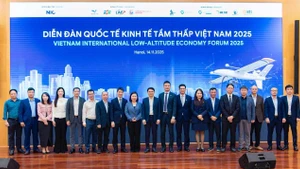 与会代表合影。（图片来源：bnews）