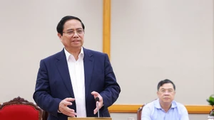 范明正总理在会上发表讲话。（图片来源：越通社）