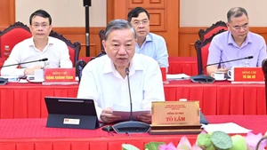 苏林总书记发表讲话。