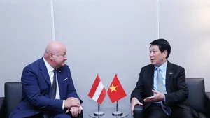 越南国家主席梁强会见奥地利总理克里斯蒂安·施托克尔。（图片来源：越通社）