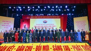 与会代表合影。