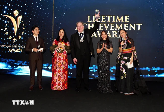 伦敦金融城市长梅睿孟荣获“终身成就特别奖”。