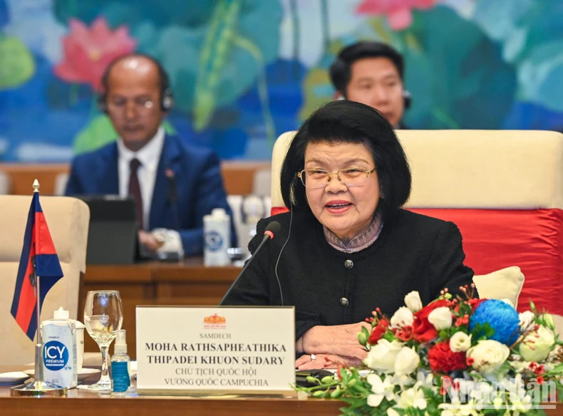 柬埔寨国会主席昆索达莉在会谈中发表讲话。 柬埔寨国会主席昆索达莉在会谈中发表讲话。