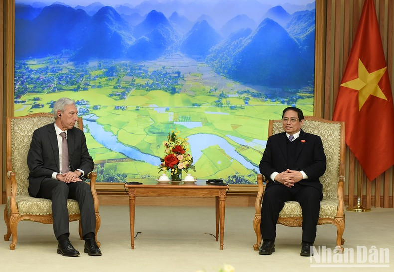 越南政府总理范明正会见葡萄牙外长若昂·戈麦斯·克拉维尼奥。