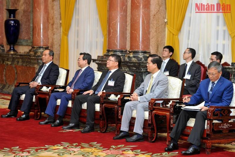 越南代表团与会。