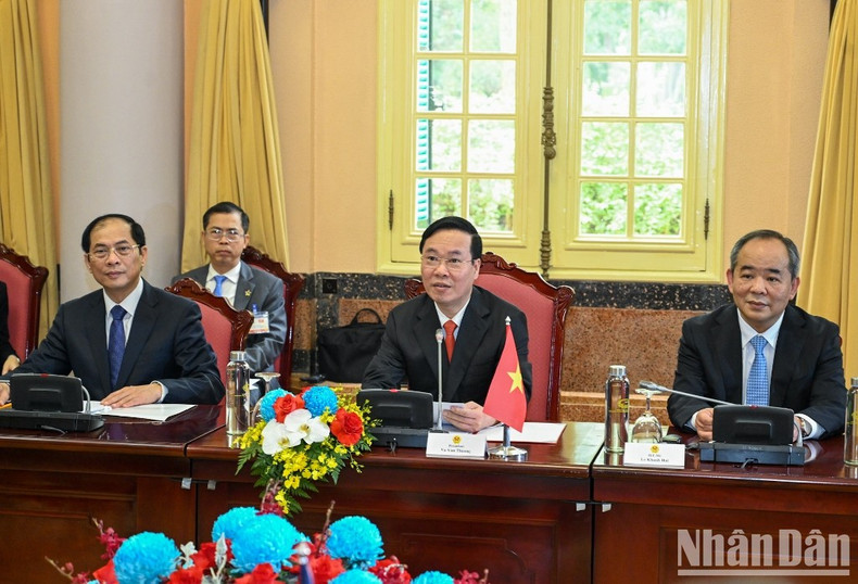 越南国家主席武文赏在会谈上发表讲话。 越南国家主席武文赏在会谈上发表讲话。