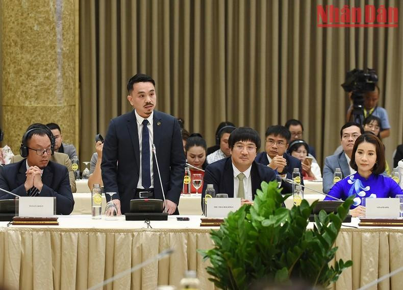 Masan集团股份公司总经理丹尼·黎在会上发表讲话。