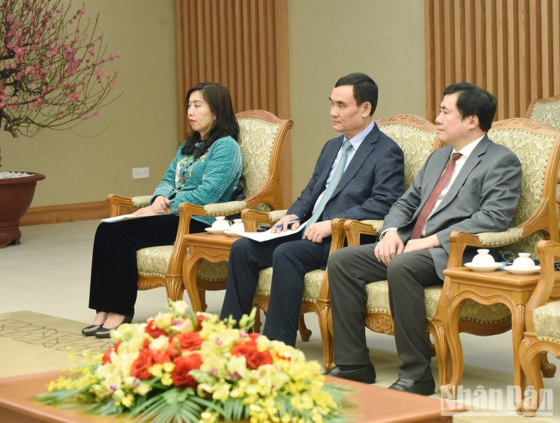 越南各部委领导代表出席会见。