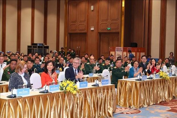 出席会议的代表。 出席会议的代表。