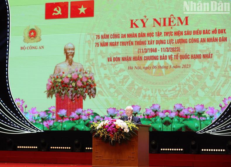 阮富仲总书记发表讲话。 阮富仲总书记发表讲话。