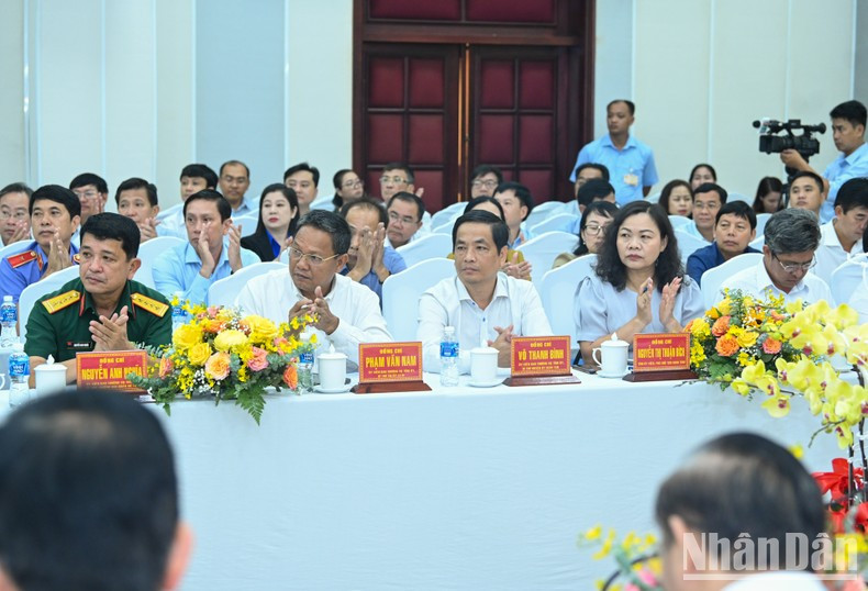 平顺省主要领导干部出席会议。