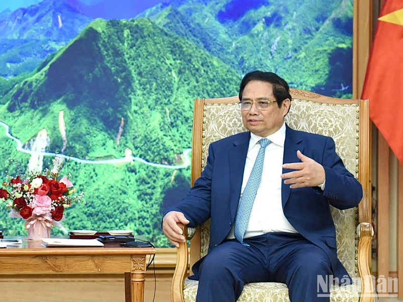 范明正总理建议加强在地区和国际论坛上的合作；越南愿意为乌兹别克斯坦加强与东盟各国的合作搭建桥梁，建议乌兹别克斯坦支持越南增进与中亚各国的合作。