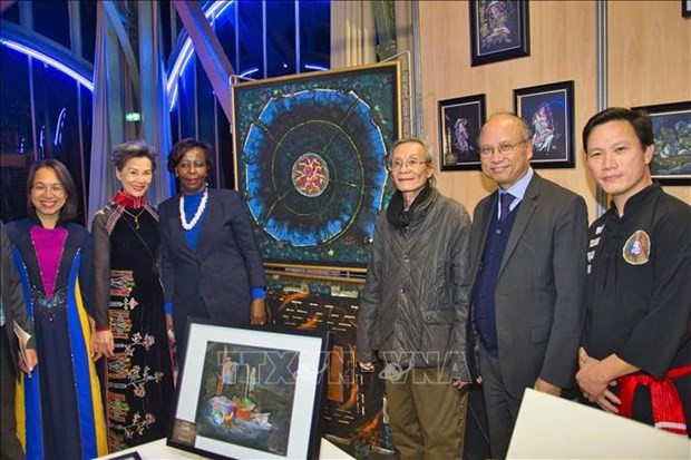 越南画家邓更的作品。 越南画家邓更的作品。