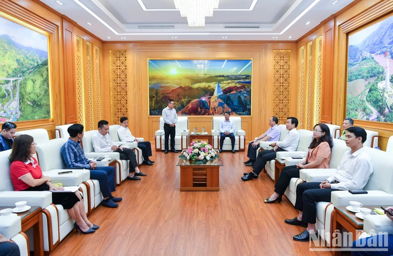 《人民报》社总编辑黎国明发表讲话。