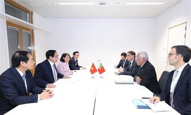 范明正总理与葡萄牙总理安东尼奥·路易斯·桑托斯·达·科斯塔进行会晤。 范明正总理与葡萄牙总理安东尼奥·路易斯·桑托斯·达·科斯塔进行会晤。