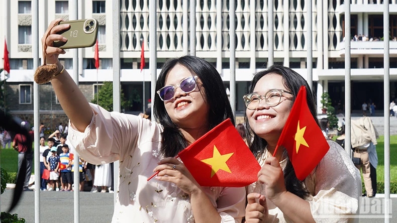 位于胡志明市市中心的统一宫具有重要历史意义，是许多年轻人在九·二国庆假期来参观的地方。