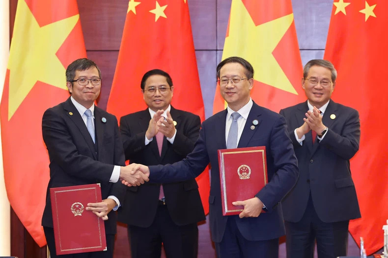 两国外交部领导人交换越南驻中国重庆市总领事馆成立公函。